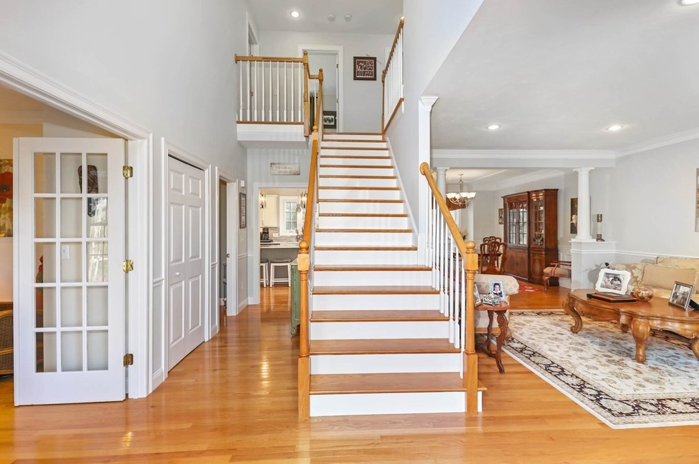373 Lincoln Cir, Northbridge, MA 01534