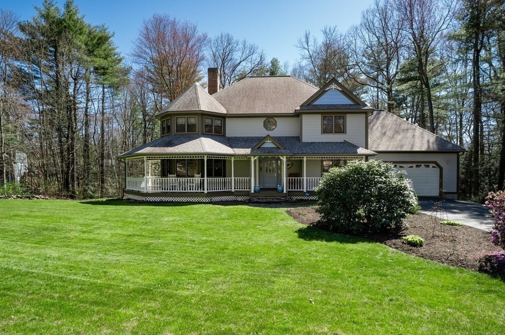 35 Woodlot Rd, Amherst, MA 01002