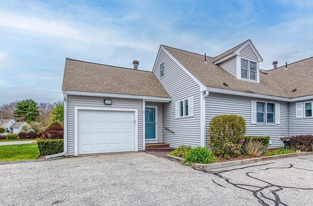 15 Precourt Ln, Norton, MA 02766 exterior