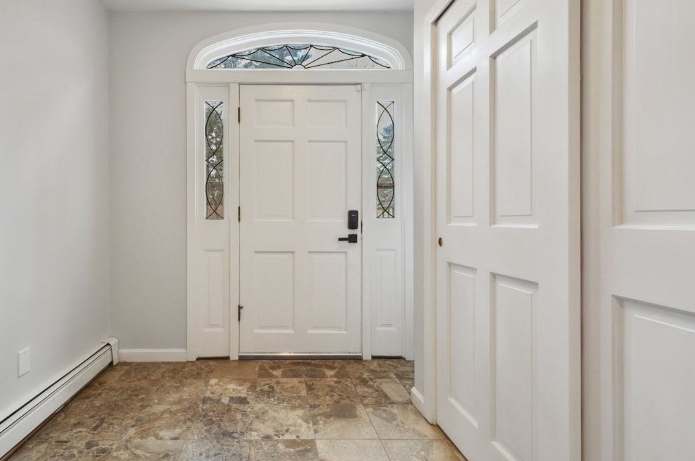 232 Howard St, Northborough MA  01532-1321 exterior