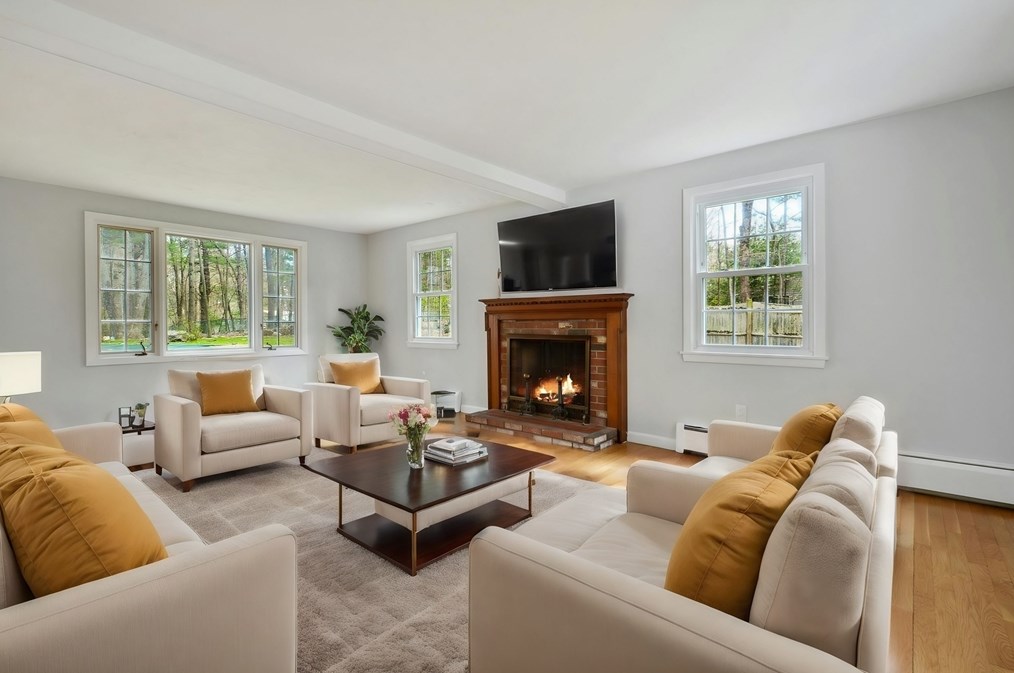 232 Howard St, Northborough MA  01532-1321 exterior