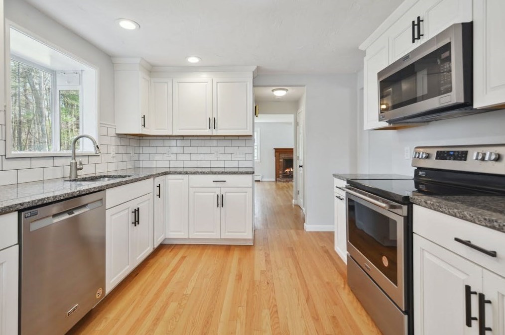 232 Howard St, Northborough MA  01532-1321 exterior