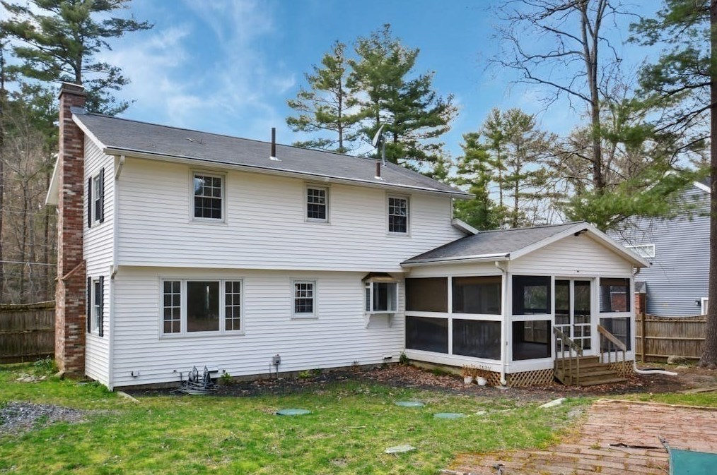 232 Howard St, Northborough MA  01532-1321 exterior