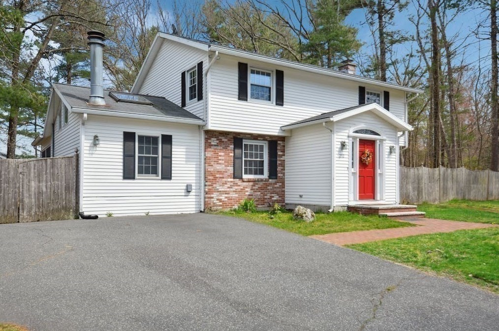 232 Howard St, Northborough MA  01532-1321 exterior