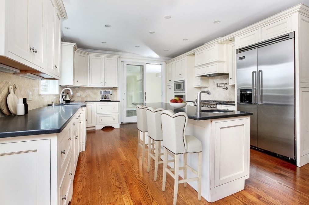 17 Baldpate Hl Rd, Newton MA 02459-2826 exterior