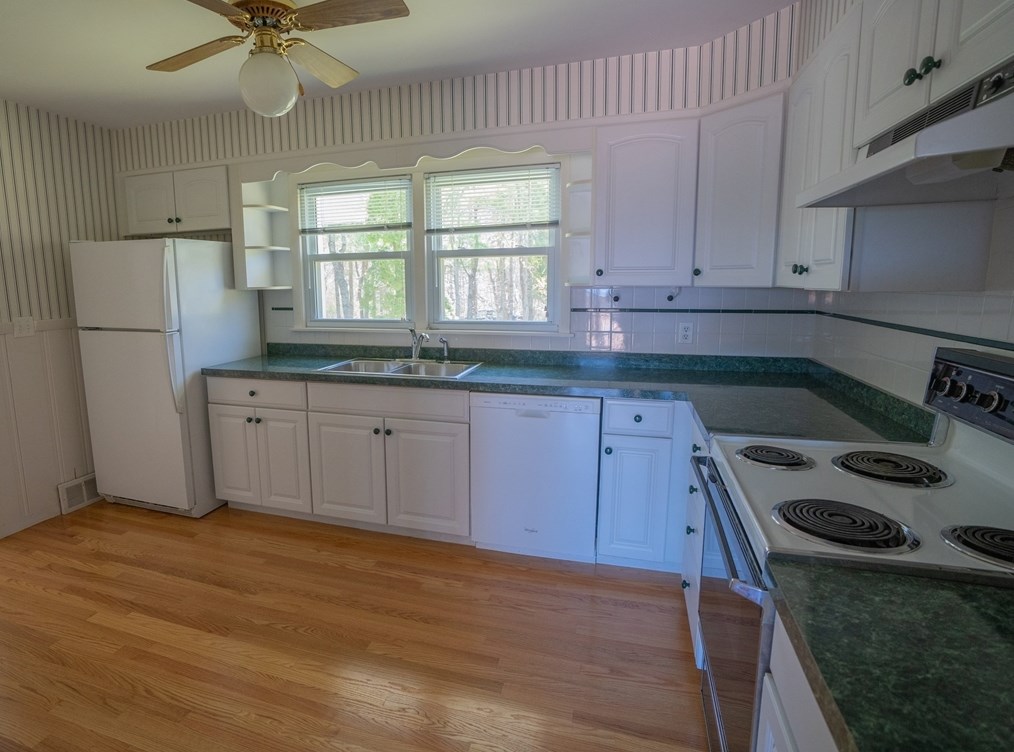 156 Bay Shr Dr, Plymouth MA 02360-2070 exterior