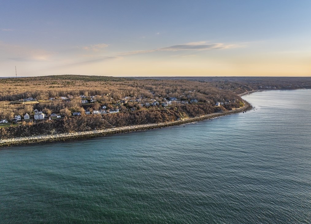 156 Bay Shr Dr, Plymouth MA 02360-2070 exterior