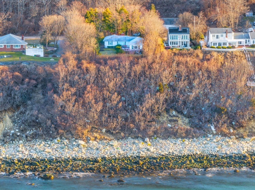 156 Bay Shr Dr, Plymouth MA 02360-2070 exterior