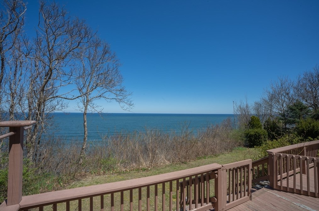 156 Bay Shr Dr, Plymouth MA 02360-2070 exterior