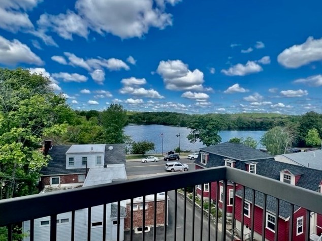 560 Lebanon #302, Melrose, MA 02176