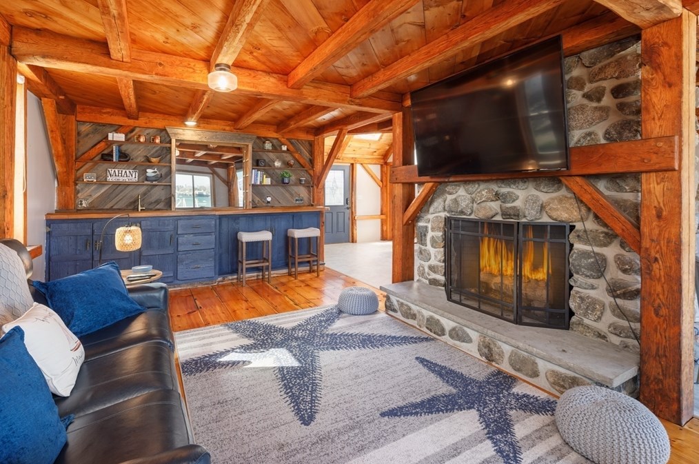 71 Willow Rd, Nahant MA 01908-1306 exterior