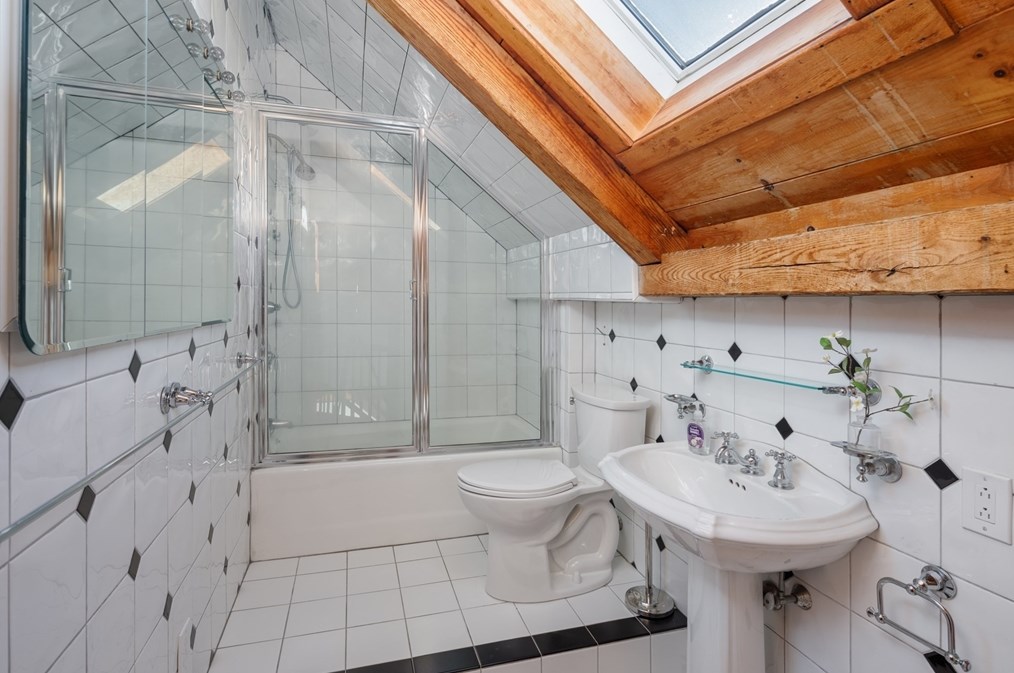 71 Willow Rd, Nahant MA 01908-1306 exterior