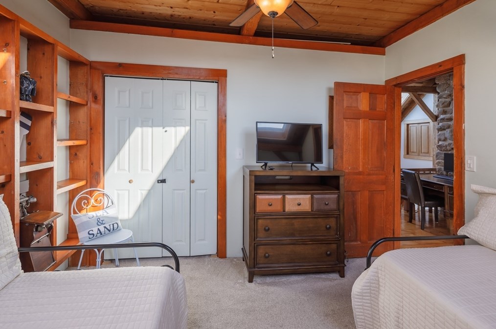 71 Willow Rd, Nahant MA 01908-1306 exterior