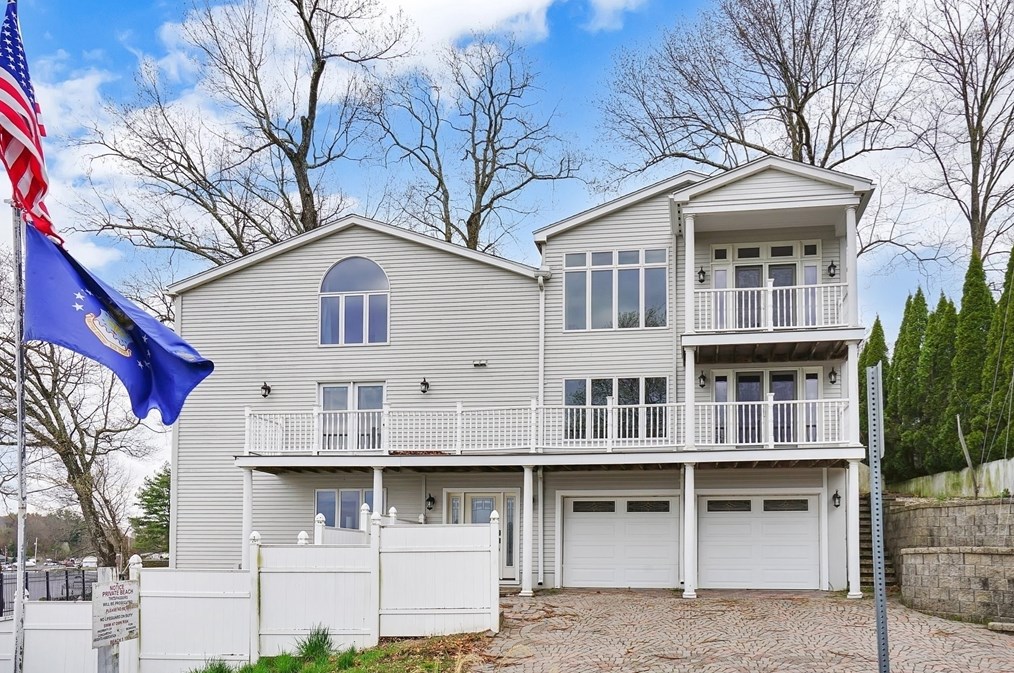 3 White St, Southwick, MA 01077-9473