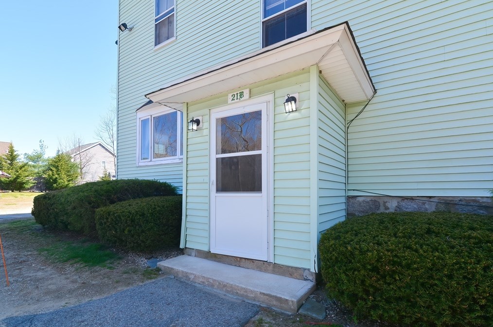 21 Bailey St, Uxbridge MA 01569-1346 exterior