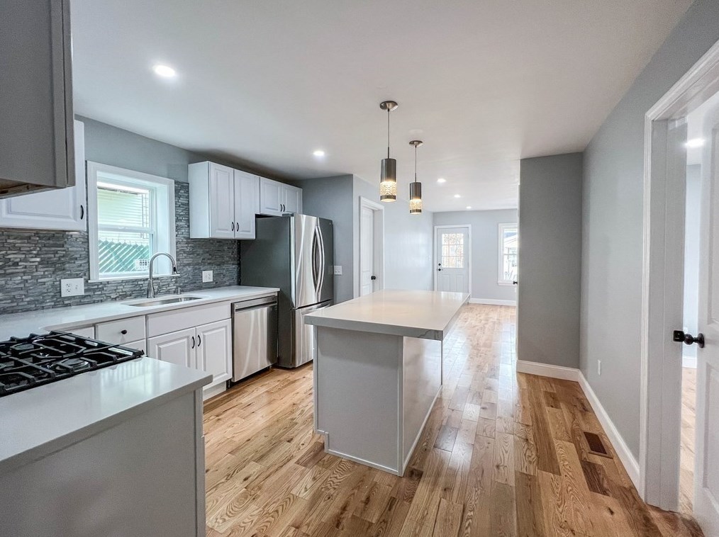 57 Hilton St, Framingham, MA 01702-8543