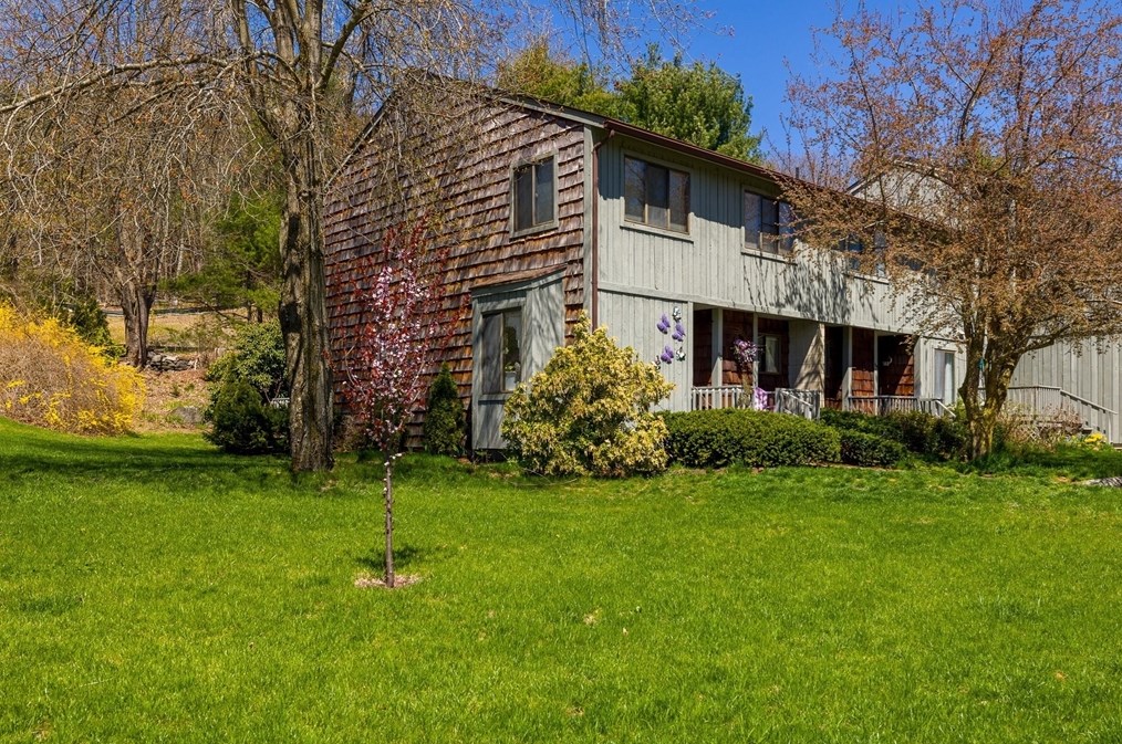 50 Meadowbrook Ln, Palmer, MA 01069-1134