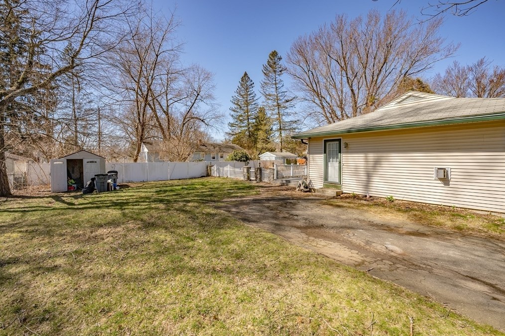 81 Richview Ave, South Hadley MA 01075-2026 exterior