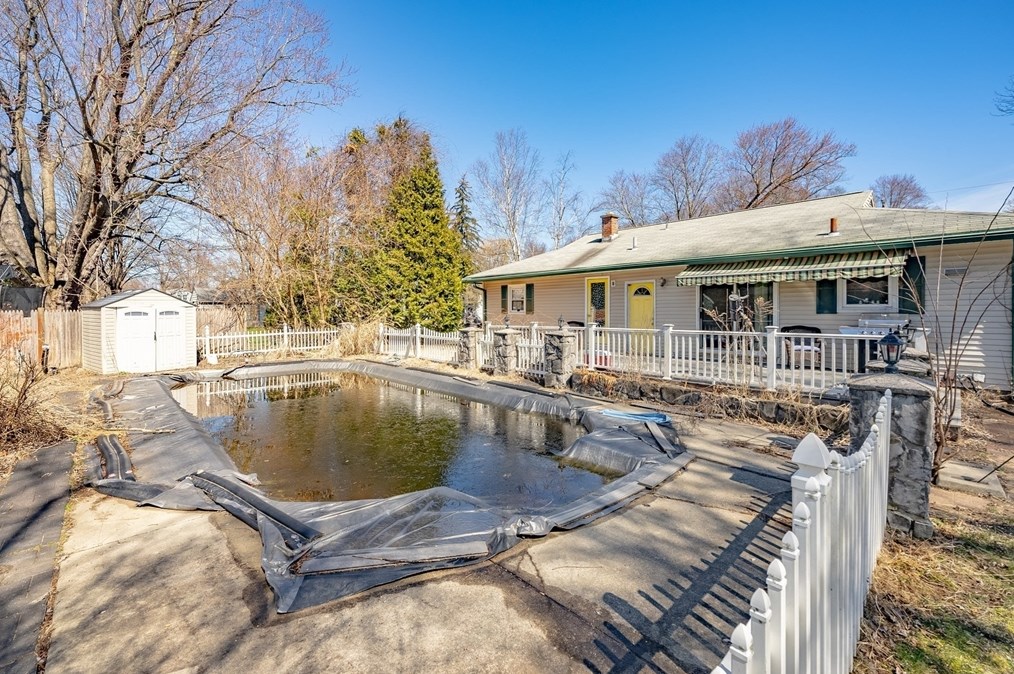 81 Richview Ave, South Hadley MA 01075-2026 exterior