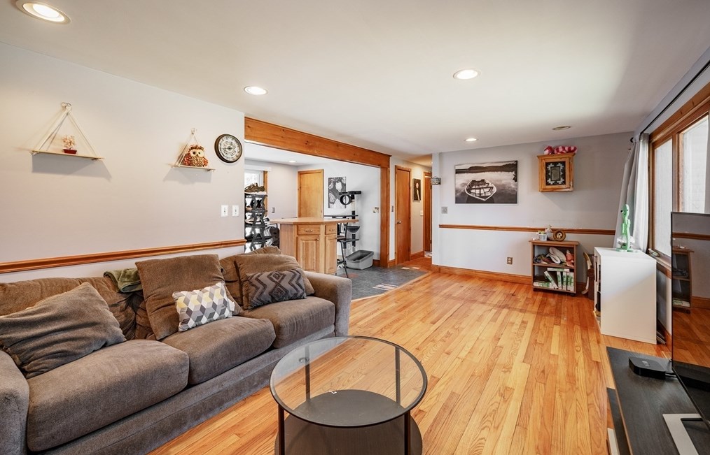 81 Richview Ave, South Hadley MA 01075-2026 exterior