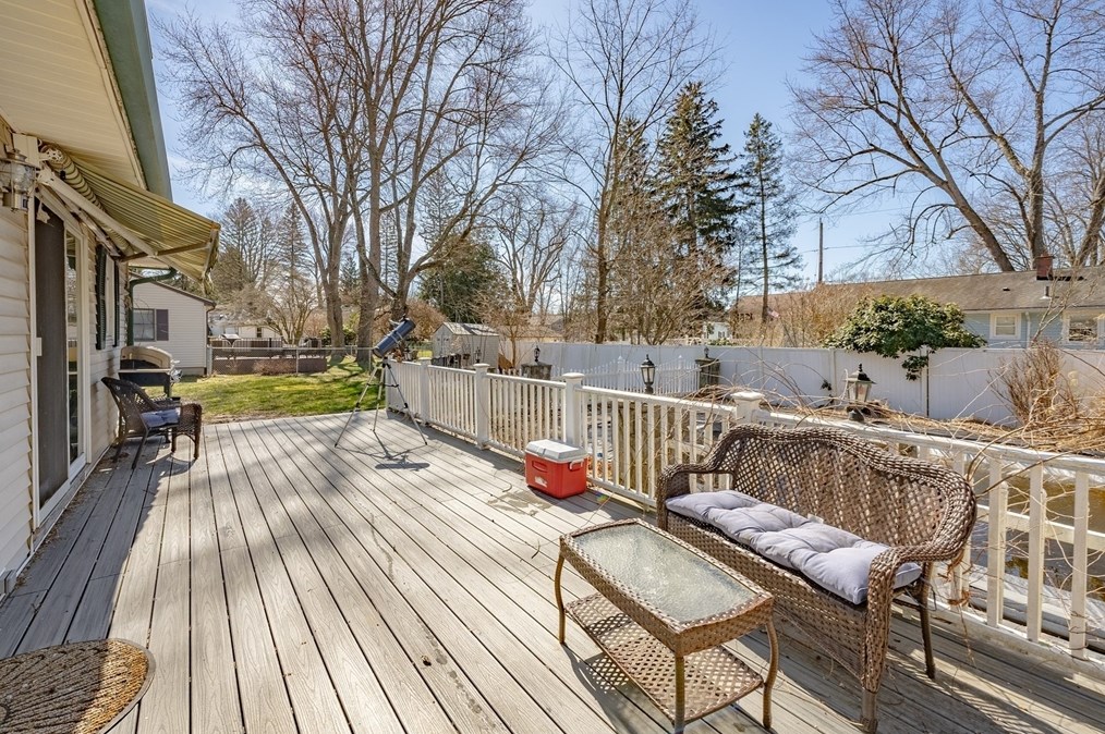 81 Richview Ave, South Hadley MA 01075-2026 exterior