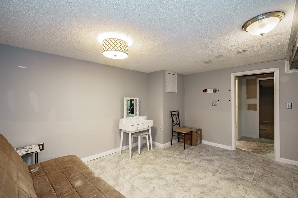 81 Richview Ave, South Hadley MA 01075-2026 exterior