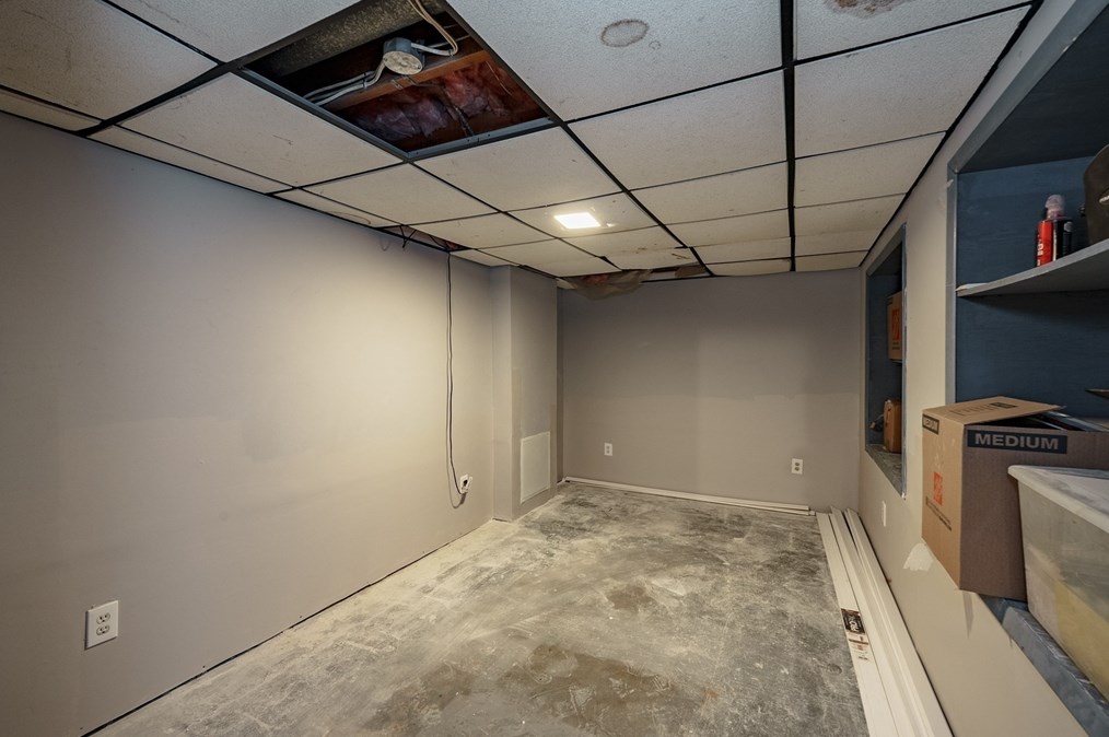 81 Richview Ave, South Hadley MA 01075-2026 exterior