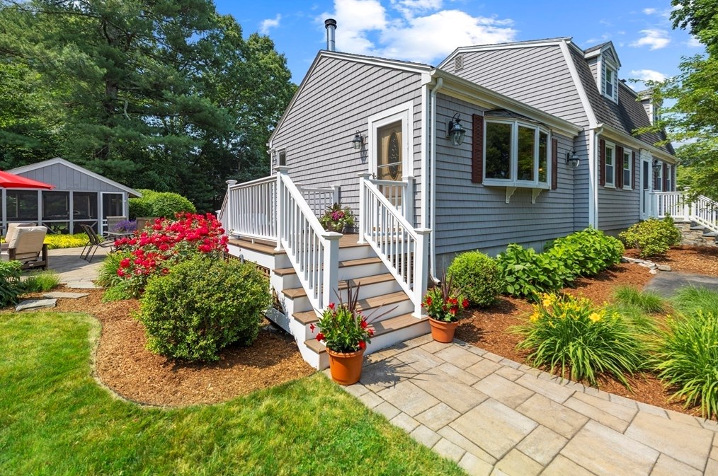 5 Beach St, Norton, MA 02766