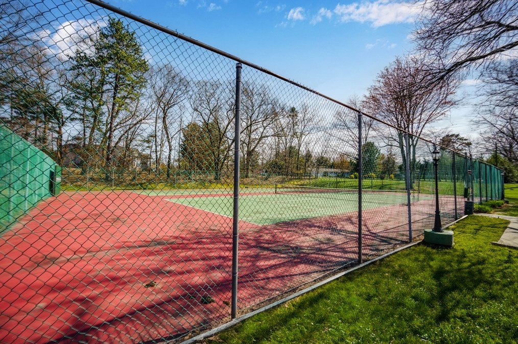 97 Yorktown Dr, Springfield MA  01108-3135 exterior