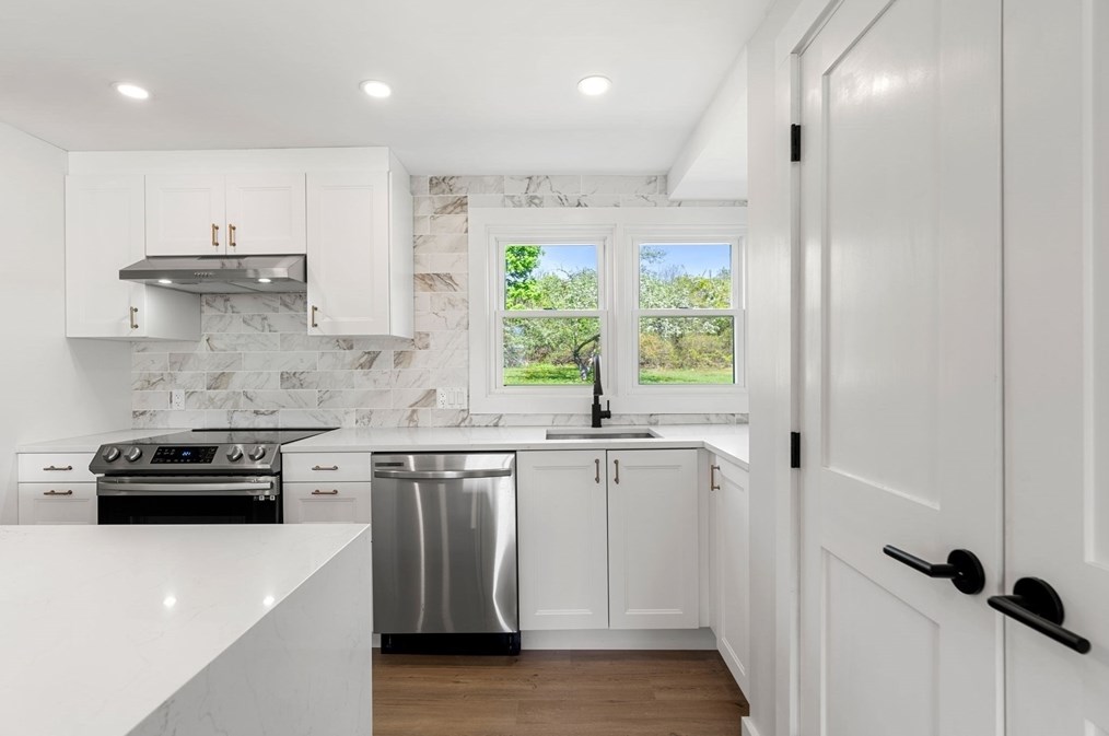 81 Burley St, Danvers MA  01923-2330 exterior