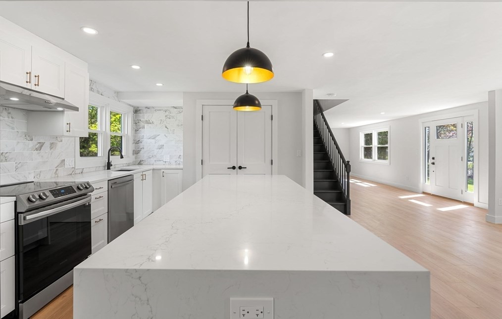 81 Burley St, Danvers MA 01923-2330 exterior