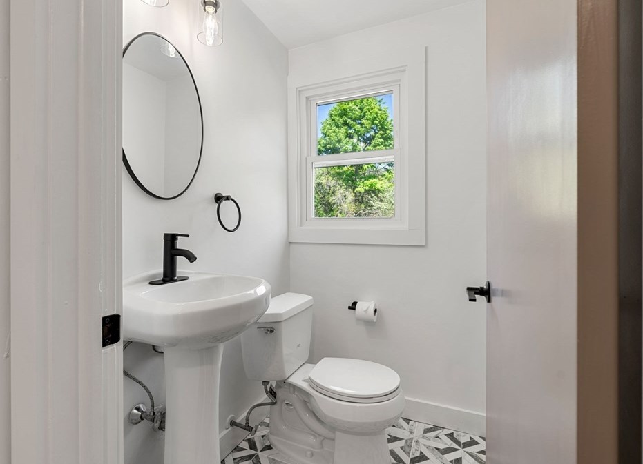 81 Burley St, Danvers MA 01923-2330 exterior