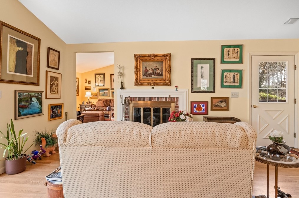 222 Chippingstone Rd, Chatham MA 02633-1201 exterior