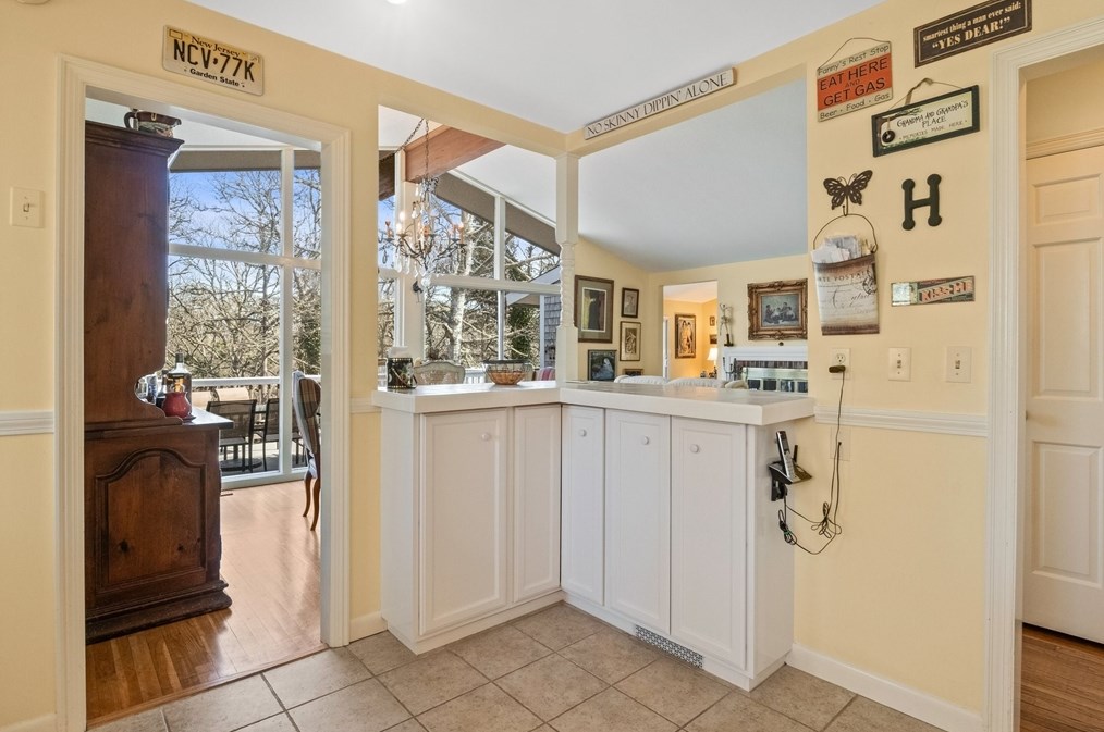 222 Chippingstone Rd, Chatham MA 02633-1201 exterior