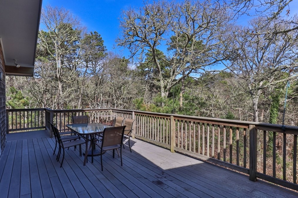 222 Chippingstone Rd, Chatham MA 02633-1201 exterior