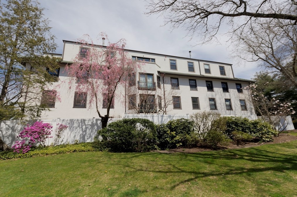 227 Summit Ave, Brookline, MA 02446 exterior