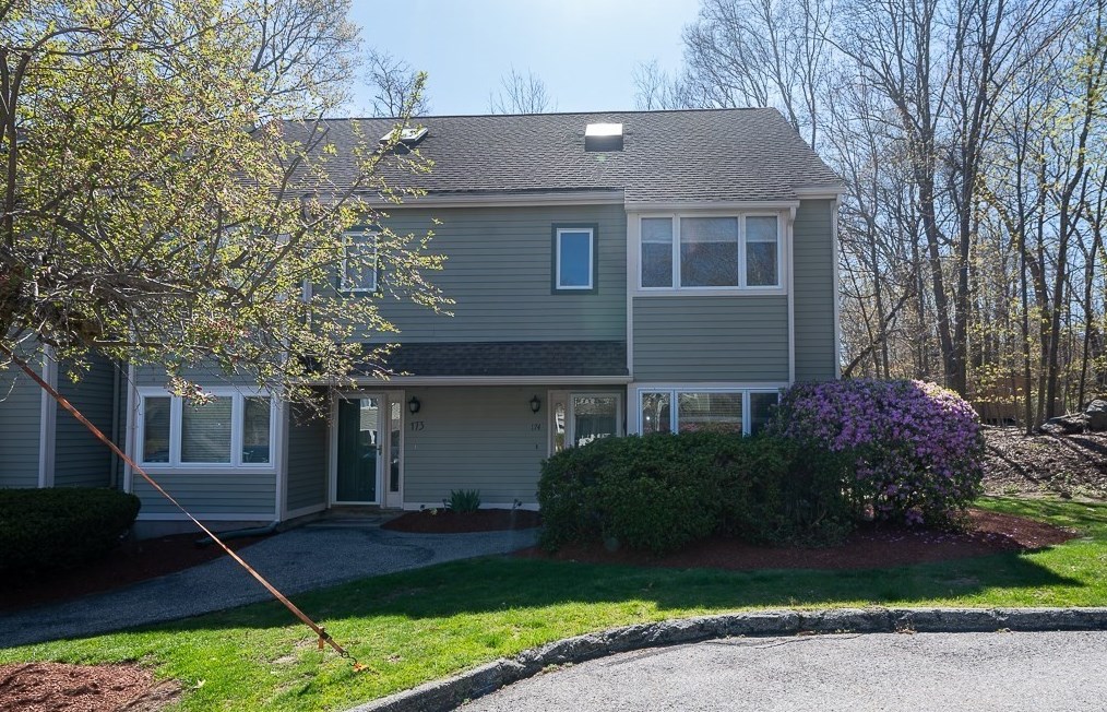 174 Weatherstone Dr, Worcester, MA 01604 exterior