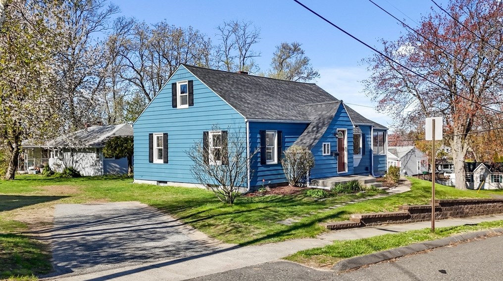 7 Oxford St, Chicopee, MA 01020