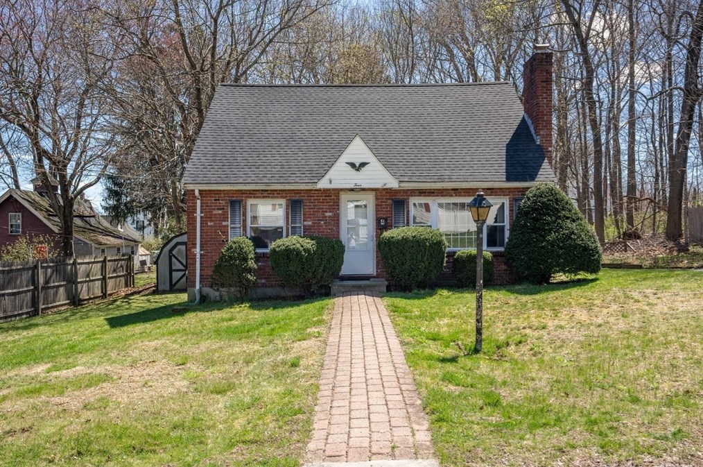4 Sabatinelli Rd, Milford, MA 01757 exterior