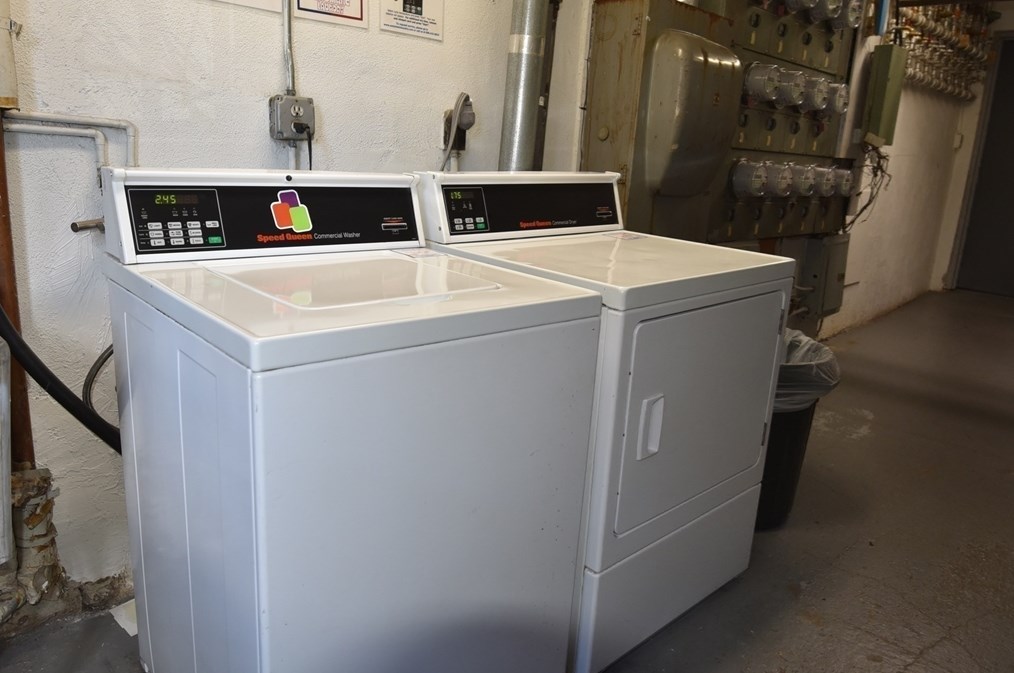 37 Montvale Ave, Woburn MA 01801-4270 exterior