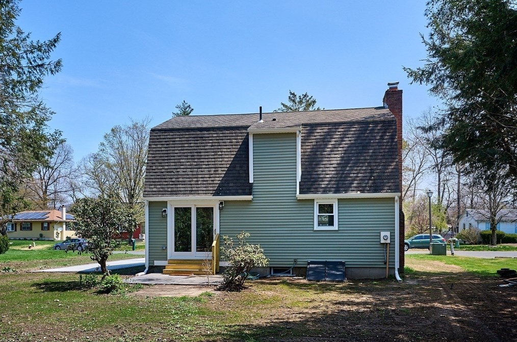 10 Beyer Dr, Loudville, MA 01027