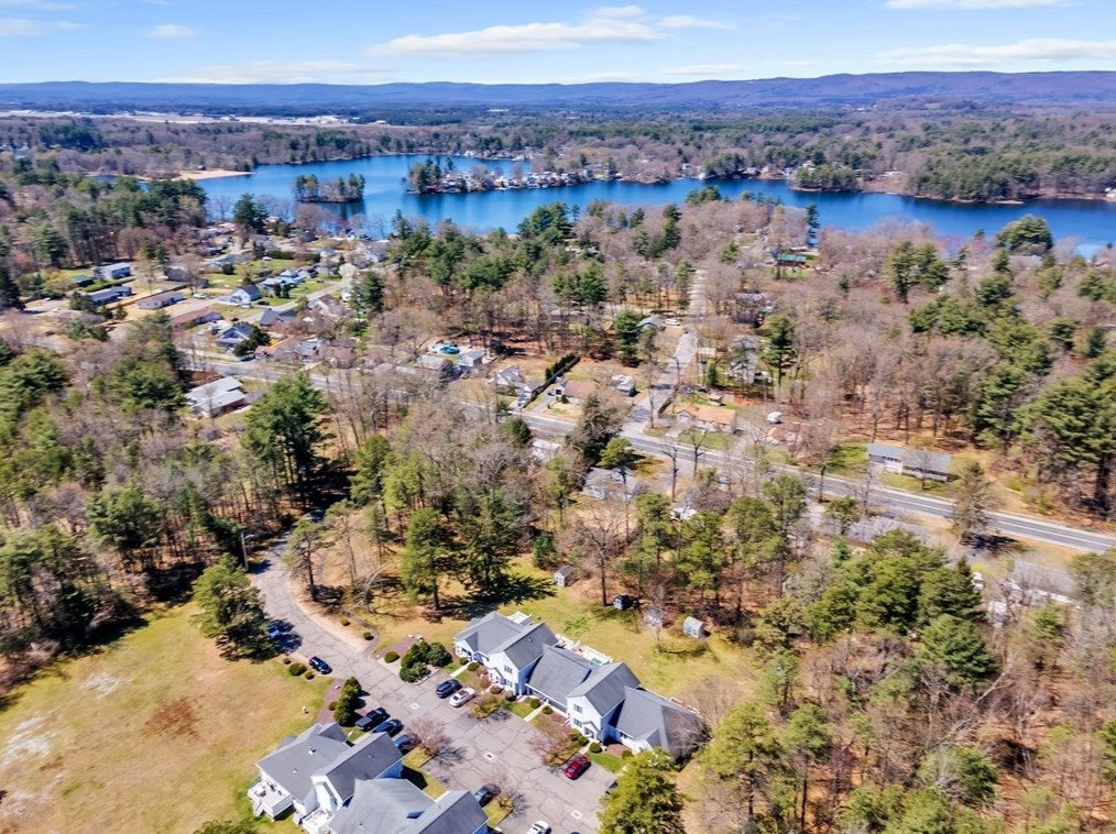 610 County Rd, Holyoke, MA 01040-9694