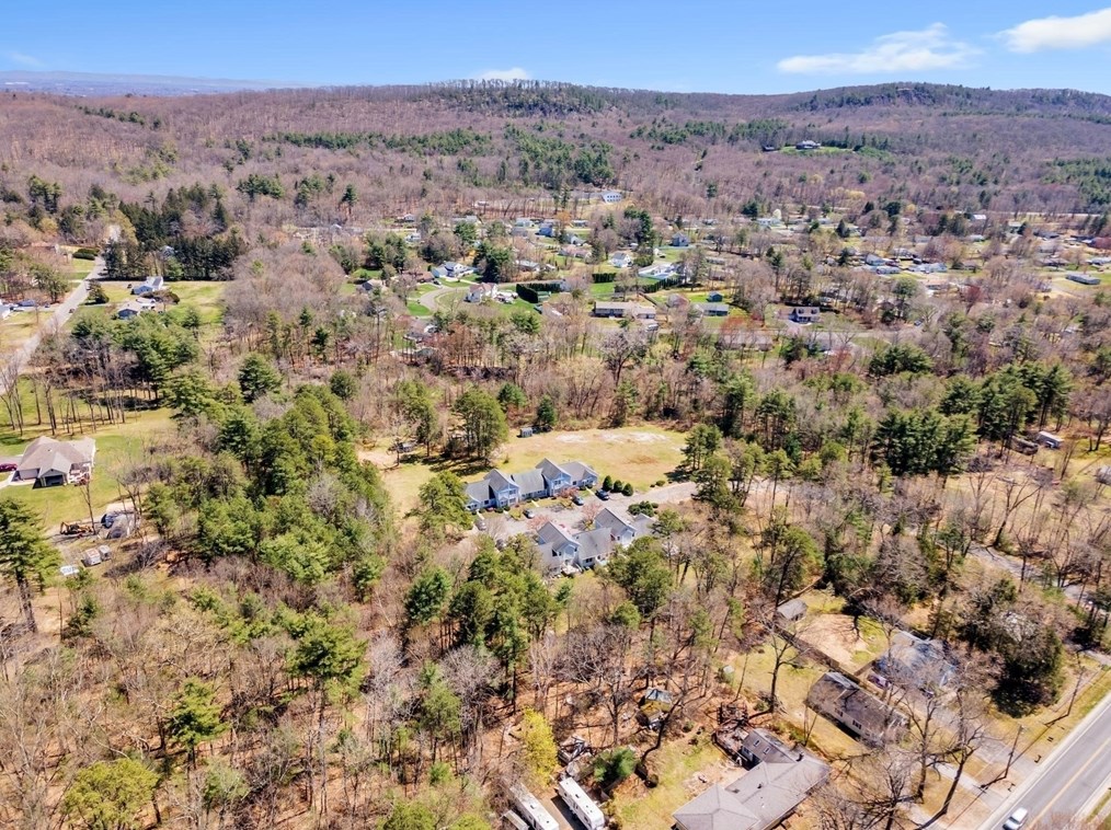 610 County Rd, Holyoke MA 01040-9694 exterior