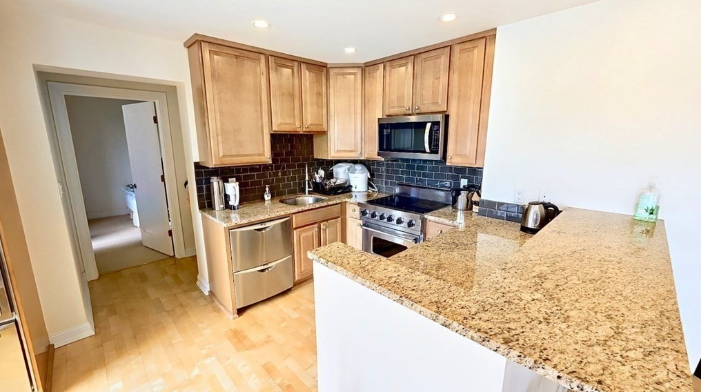 20 Chapel St #c911, Brookline, MA 02446