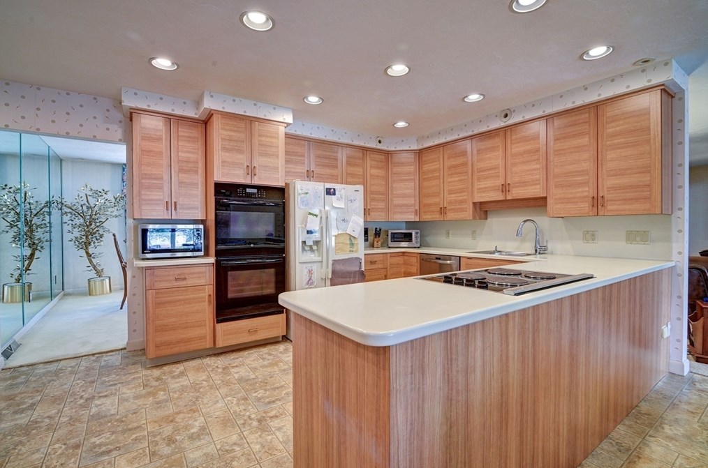 14 Seneca Rd, Canton MA 02021-1251 exterior