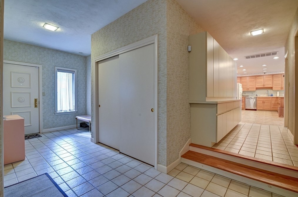 14 Seneca Rd, Canton MA 02021-1251 exterior