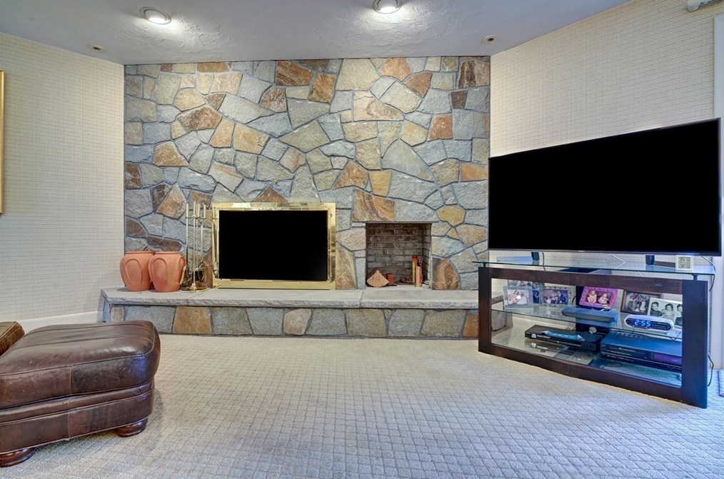 14 Seneca Rd, Canton MA 02021-1251 exterior