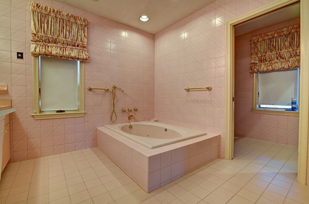 14 Seneca Rd, Canton MA 02021-1251 exterior