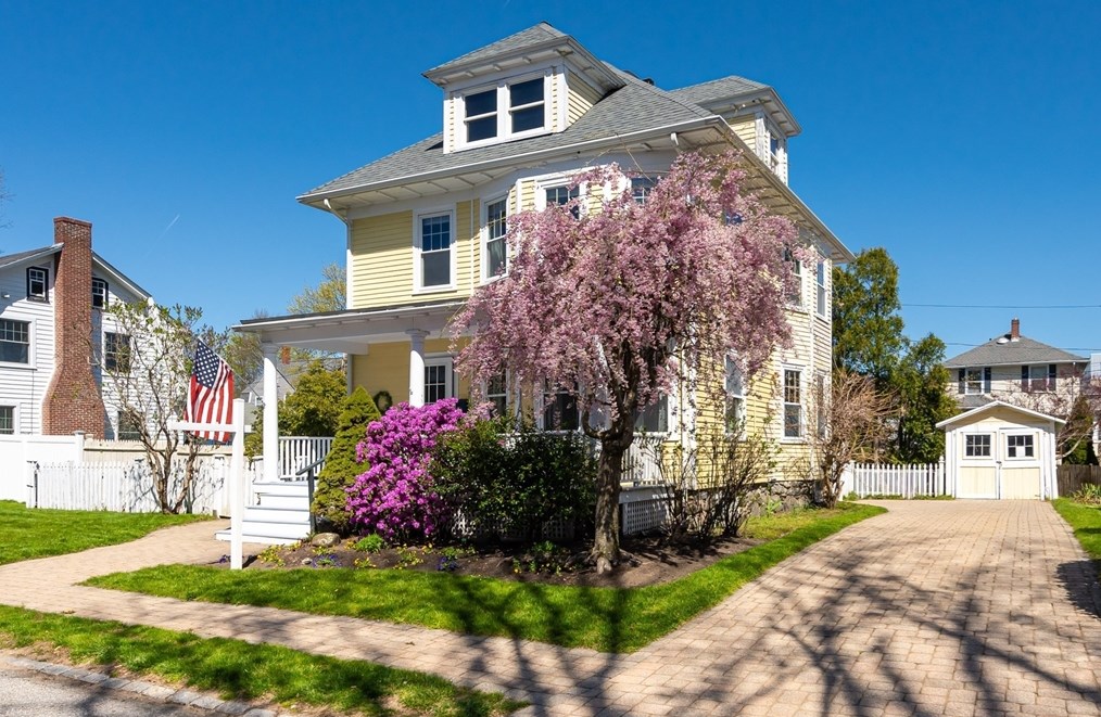 16 Cumberland Ave, Haverhill, MA 01835