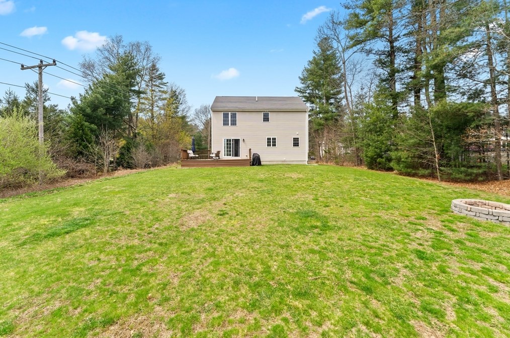 9 Crestwood Dr, Norton, MA 02766 exterior